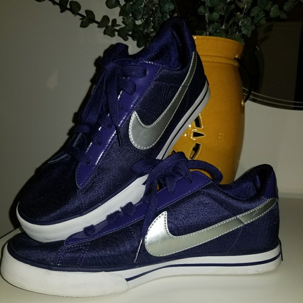8.5 Nike Tennis Shoes